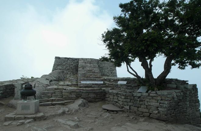 Храм Чхамсондан на горе Манисан