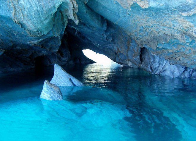 Пещеры выглядят так, будто сделаны из натурального мрамора