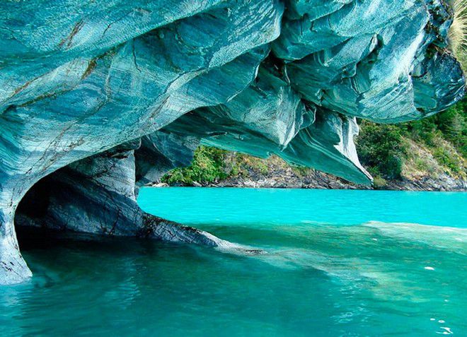 Вид Мраморных пещер, создает неповторимую атмосферу волшебства