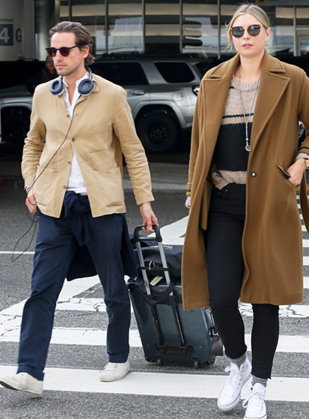 Мария Шарапова и Александр Гилкс в аэропорту Лос-Анджелеса