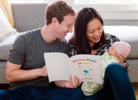 Марк Цукерберг читает с новорожденной малышкой квантовую физику
