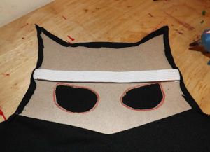 как да направите батман маска от картон2