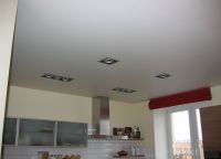 Матови опънати тавани в кухнята