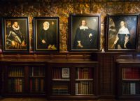 Коллекция портретов в музее  Майер ван ден Берг