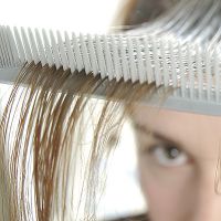 szare środki do czyszczenia włosów