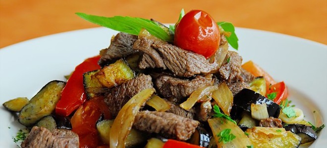 Mięso z warzywami w powolnej kuchence