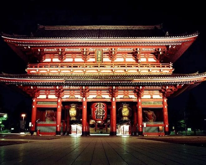 Храм Мэйдзи в ночное время