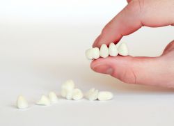 Keramični zobe brez keramike