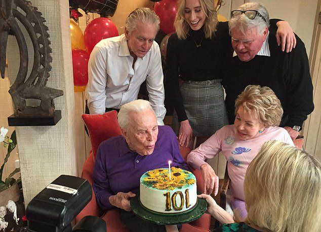 9 декабря Кирк Дуглас отпраздновал 101-летие