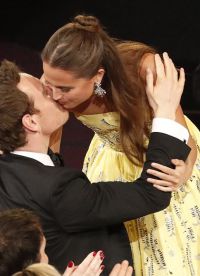 поцелуй Алисии и Майкла на Оскаре-2016