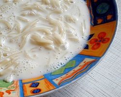 zupa mleczna z domowym makaronem