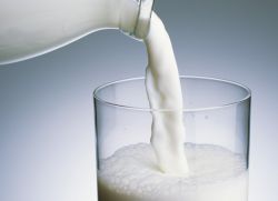 как да направите мляко със сода кашлица