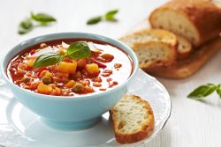 Рецепта за зеленчукова супа от минестрон с пиле