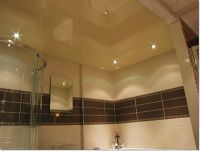 огледален таван в банята. Напрежение 3