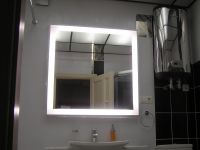 Lustro ze światłem w łazience 1