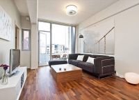 Moderní vnitřní obývací pokoj ve světlých barvách4