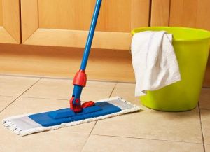 Mop pro čištění podlahy pomocí mikrovláken 1