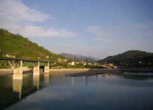 Мост через озеро Ябланица
