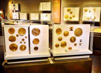 Коллекция монет в музее