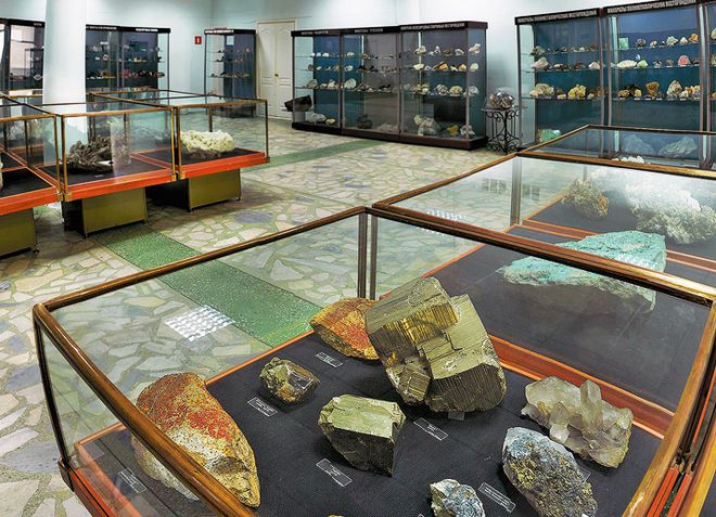 Музей минералогии рассказывает о камнях и богатствах Земли