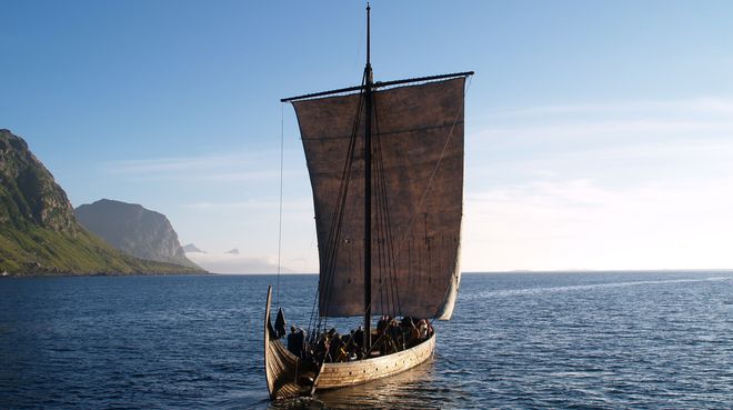 Один из воссозданных кораблей древних викингов