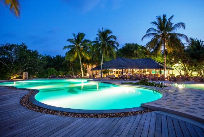 Бассейн отеля Palm Beach Resort & Spa Maldives