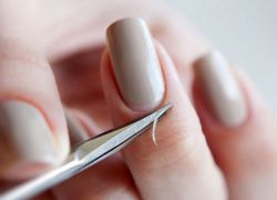 zakrivljene škare za nokte
