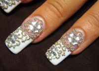 Rhinestone Nails8