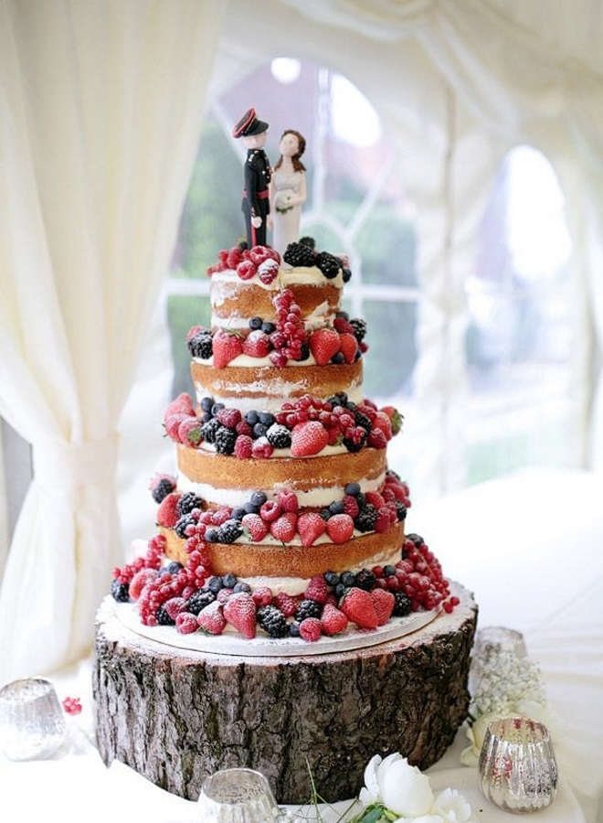 Гола свадбена торта