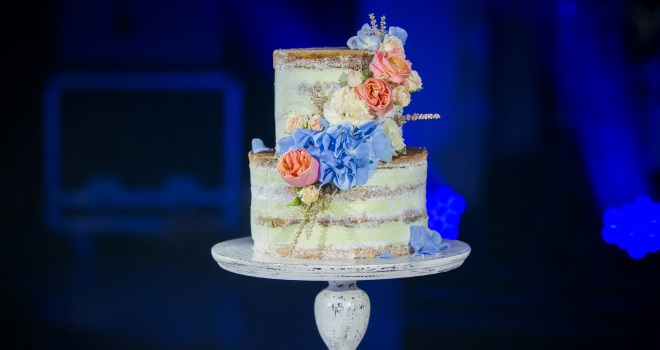 Голата сватбена торта - декорация
