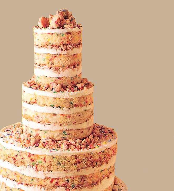 красива гола сватбена торта