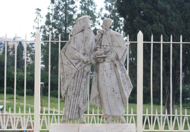 Памятник Патриарху Афинагору I и Папе Римскому Павлу VI