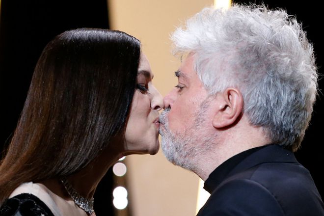 Поцелуй Моники Белуччи и Педро Альмодовара