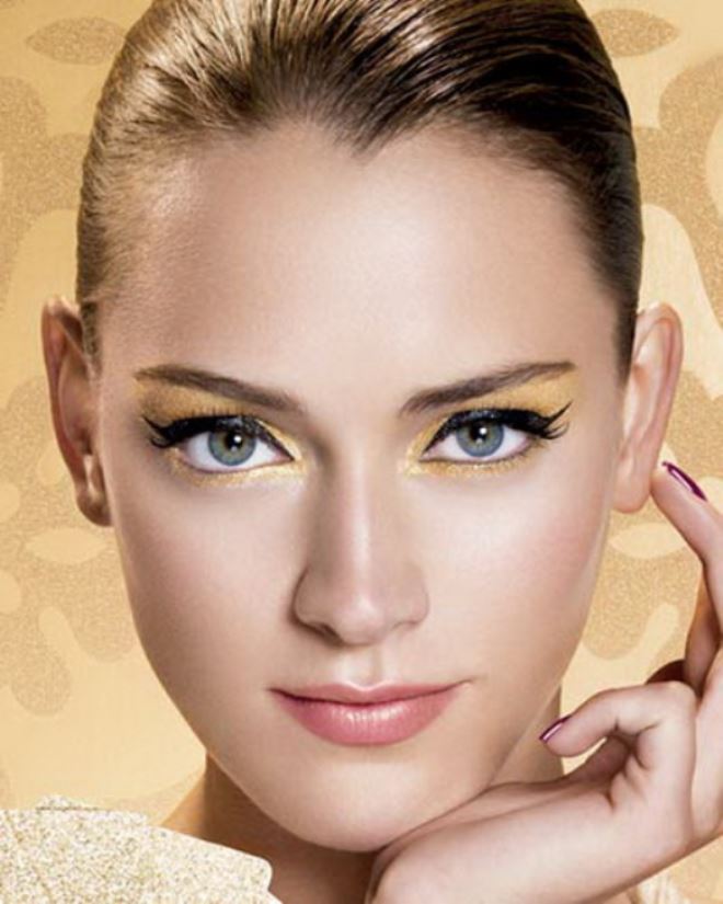 Novoletni make-up za sive oči1
