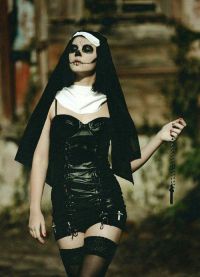 Хелоуин костюм на монахиня 7