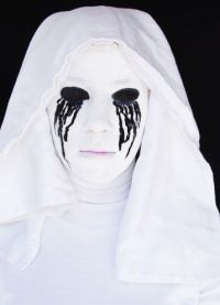 костюм на монахини за Хелоуин 12