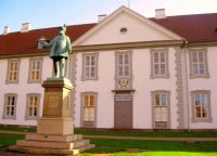 Памятник Хансу Кристиану Андерсену, дворец Оденсе