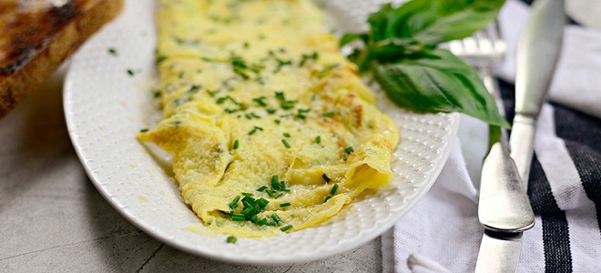 Omeleta se sýrem v pánvi - recept