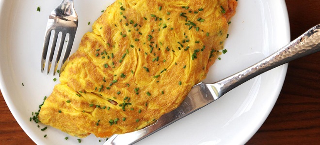Omeleta s moukou v pánvi - recept