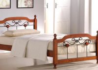 Pojedyncze drewniane łóżko1