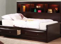 Pojedyncze drewniane łóżko3