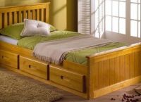 Pojedyncze drewniane łóżko9