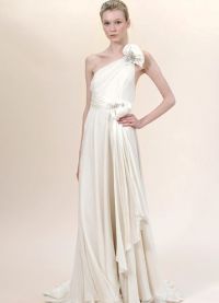 Asymetrické svatební šaty 8