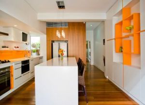 бяла-оранжева кухня 3