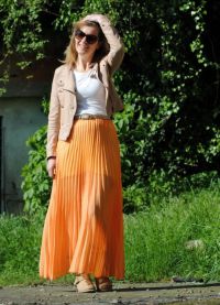 narančasta suknja u podu s onim što nositi 1