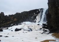 Водопад Оуфайруфосс с неимоверным количеством брызг