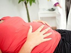 bolesti v levé dolní části břicha během těhotenství