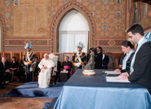 Папа Римский в Народном дворце