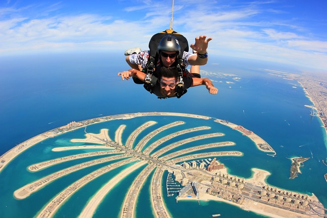 Прыжок с парашютом над Пальмой Джумейра