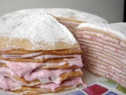палачинке торте са вишњама и кремом